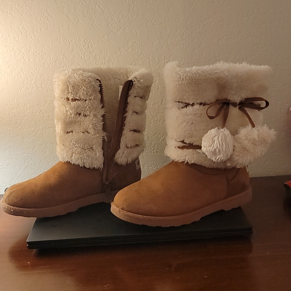 Girls Makalu Faux Fur Lined Boots